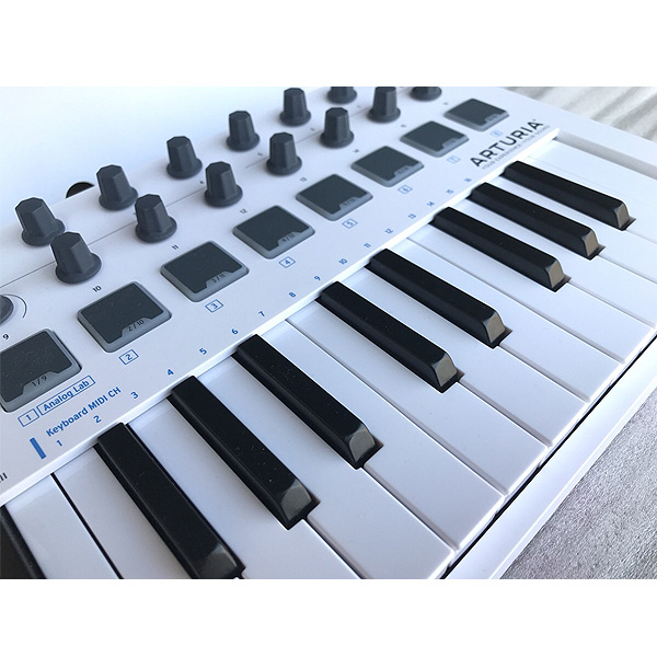 【限定2台】Arturia(アートリア) / MINILAB MKII - MIDIコントローラー - 【ソフトウェアが3つもバンドル】【美品/アウトレット品/メーカー保証付】