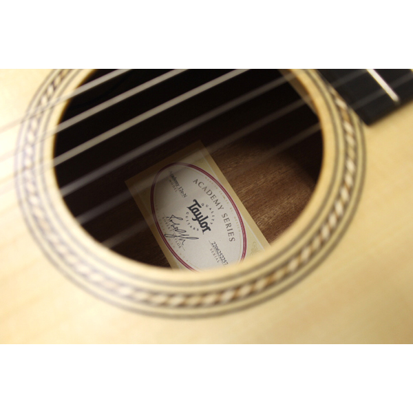 Academy12e-Nylon　の激安通販　ミュージックハウスフレンズ　現品限りの特割セール　／　Taylor(テイラー)　エレガットギター